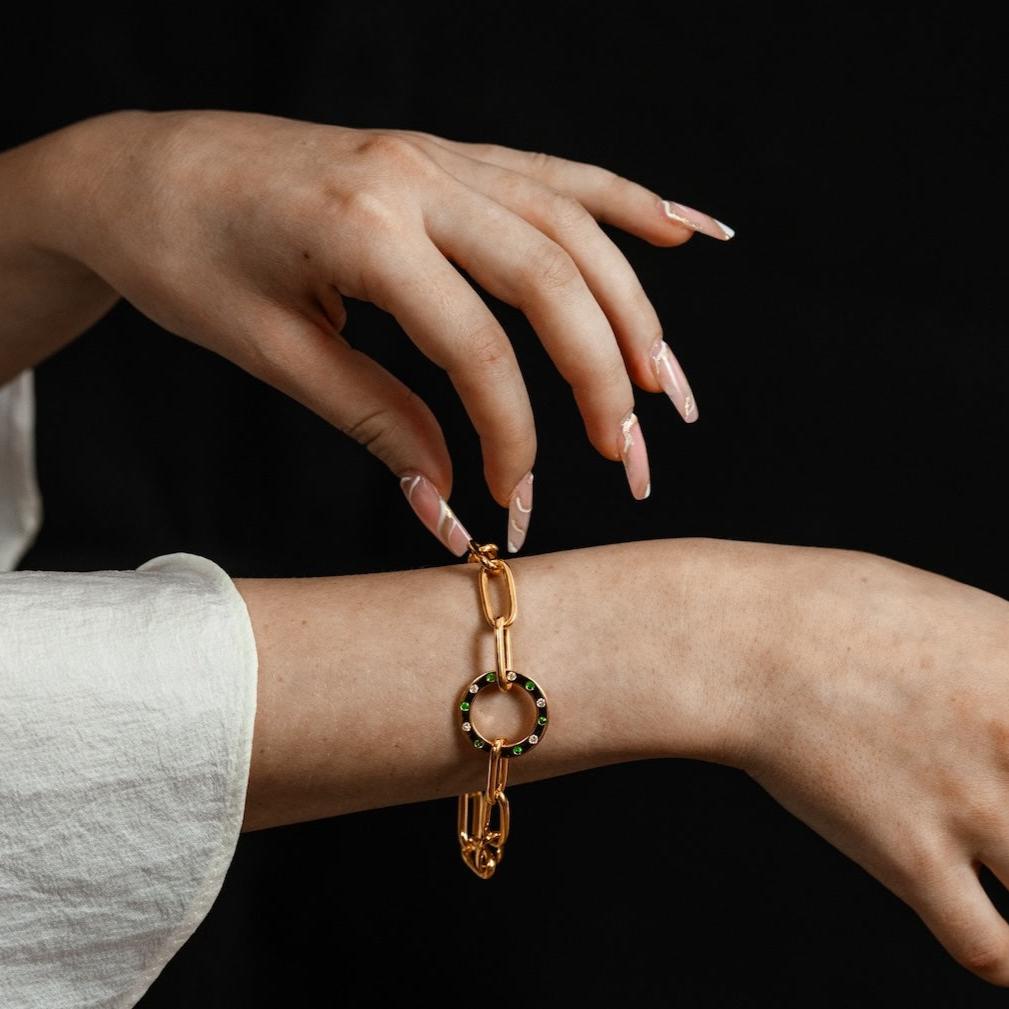 Armband mit Edelsteinen