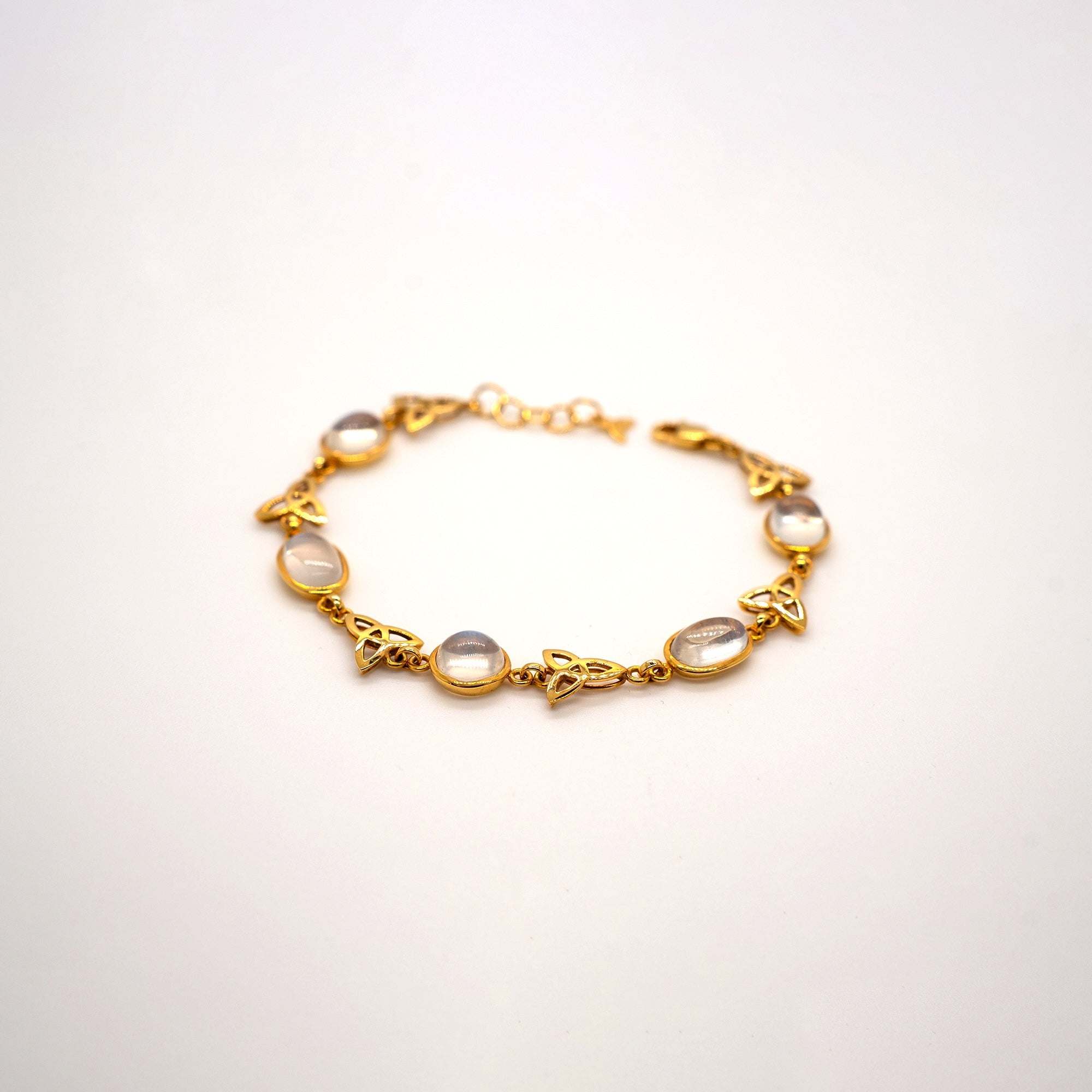 Armband mit Mondsteinen