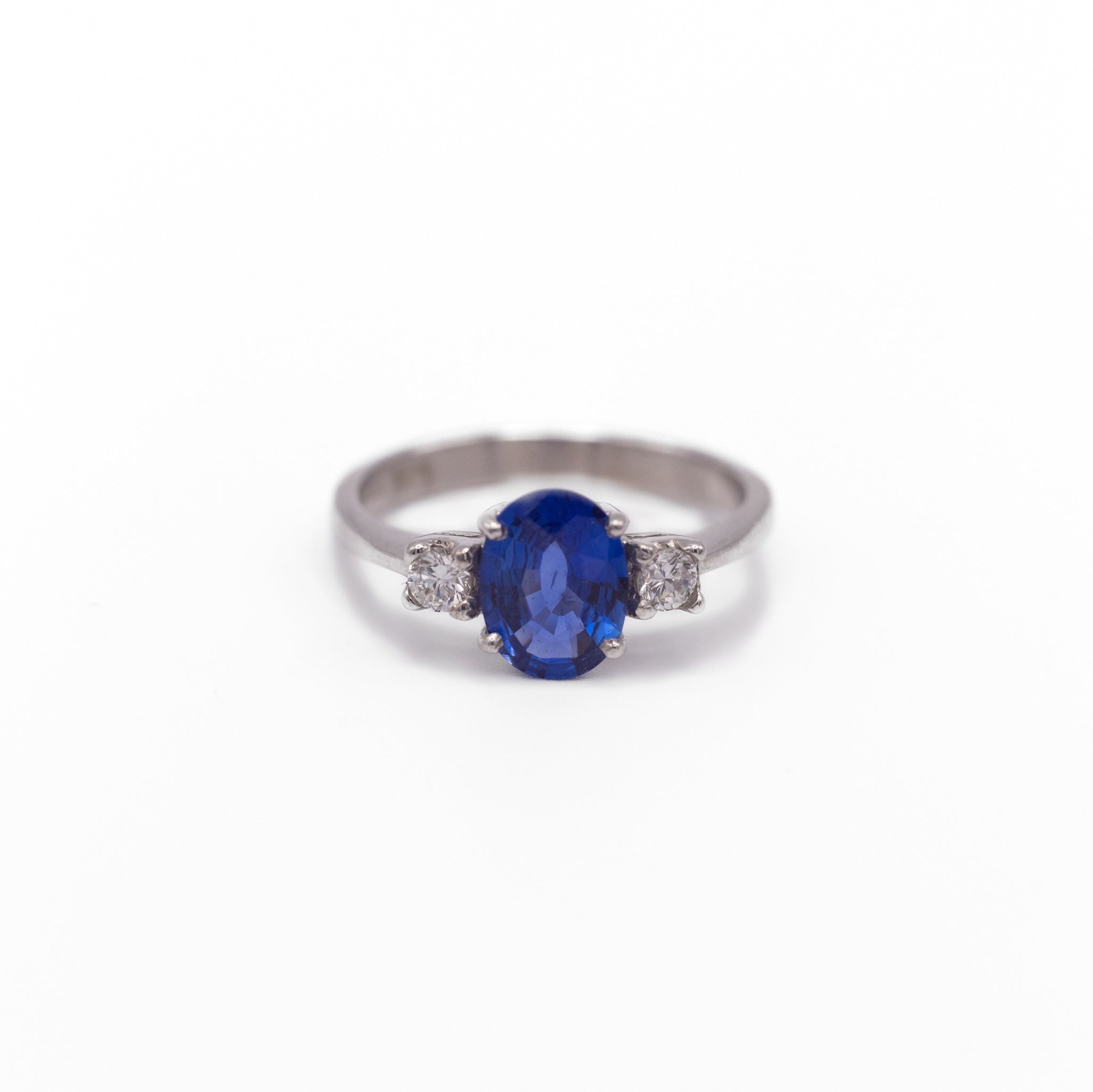 14 Karat Weißgold Ring mit blauen Saphir